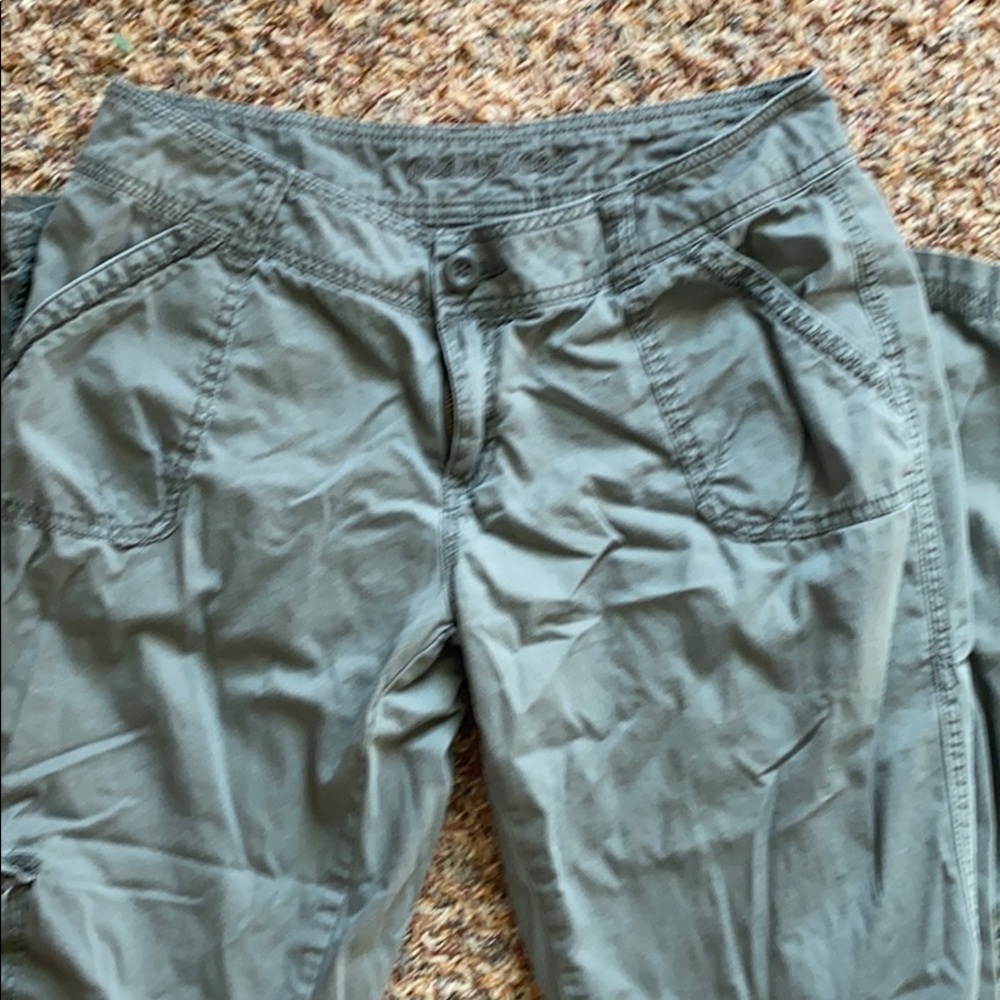 Maurice’s 100% cotton cargo pant olive green